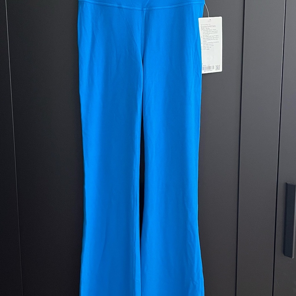 RARE Lululemon Groove Super High-Rise Flare Pant in Nulu fabric, size 4